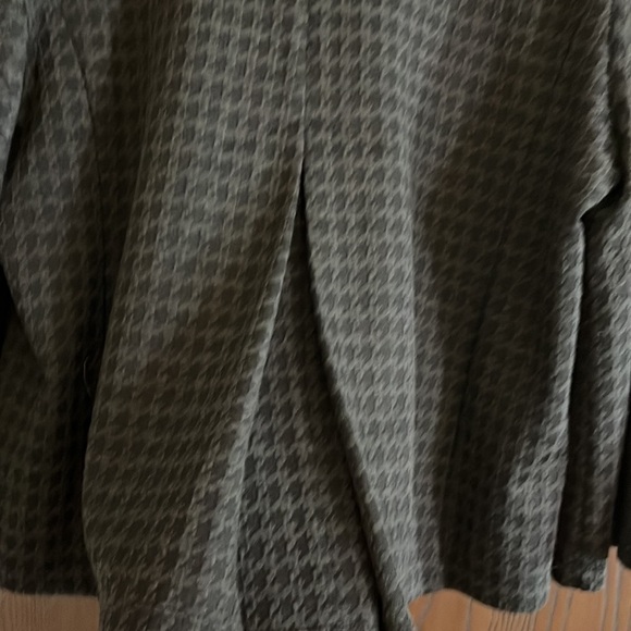 Molly & Maxx black/ gray 3/4 sleeved jacket. Size Large - Picture 7 of 8